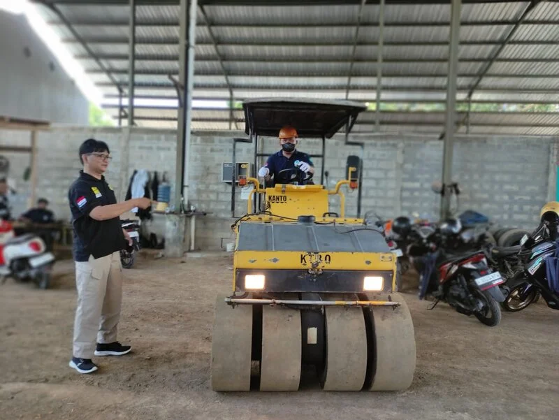 wajibkah Sertifikasi Operator Alat Berat